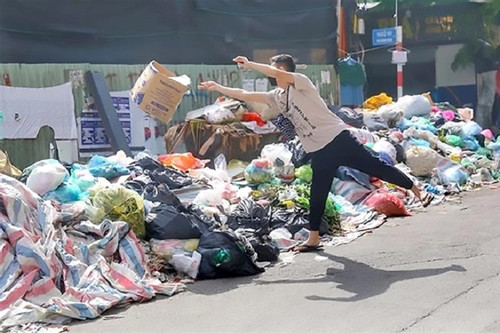 Vietnam still witnesses large amount of plastic waste leaking into environment