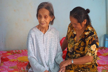 Cụ bà 119 tuổi ở Đồng Nai có 'tài sản vô giá', dịp lễ Tết nhà đông như hội