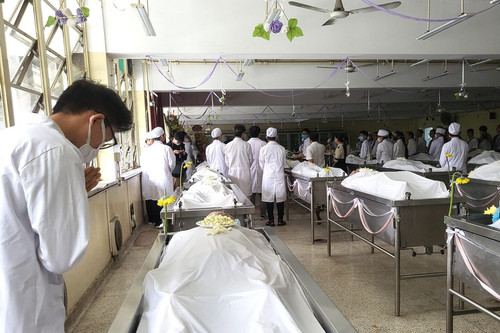 Families donate the bodies of their loved ones for medical students' practice