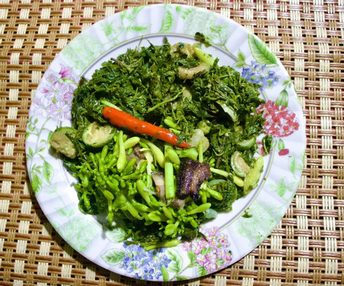 ﻿Unique flavors of cassava leaves with bitter eggplant