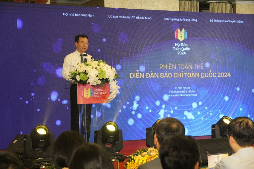 Digital technology, internet innovating journalism