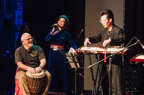 Khi nhạc dân tộc Việt Nam kết hợp với nhạc cụ thổ dân Úc