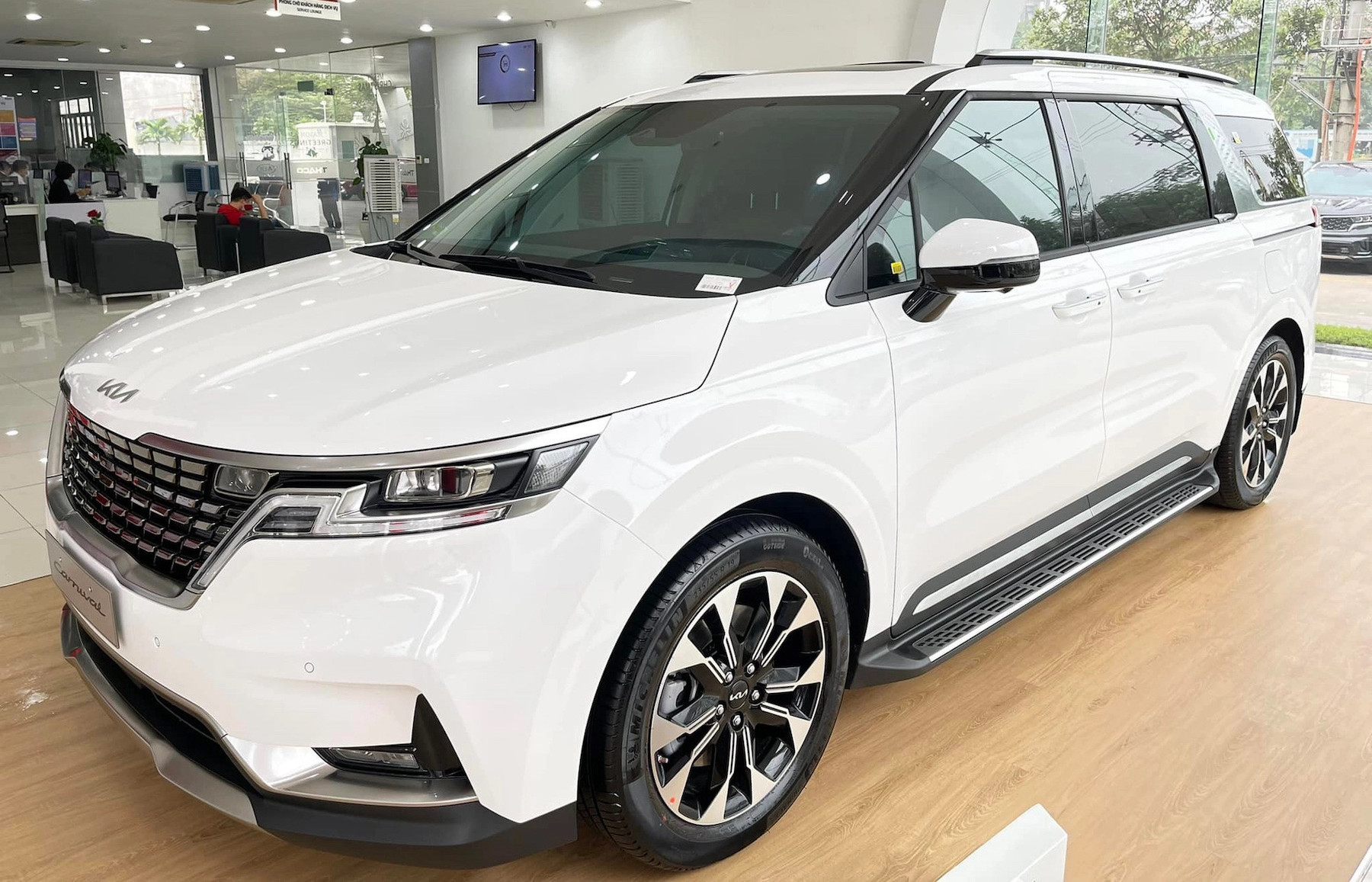 kia carnival 16454183203771393114971 22.jpeg