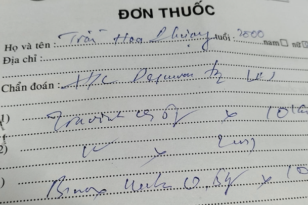 Những đơn thuốc như 'vẽ giun ra giấy' không ai dịch nổi vì chữ bác sĩ quá xấu