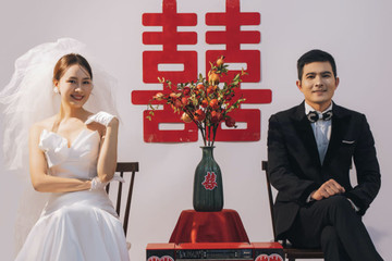 Quang Sự lần đầu nói về hôn nhân 10 năm và quy tắc không cảnh nóng của Hồng Diễm