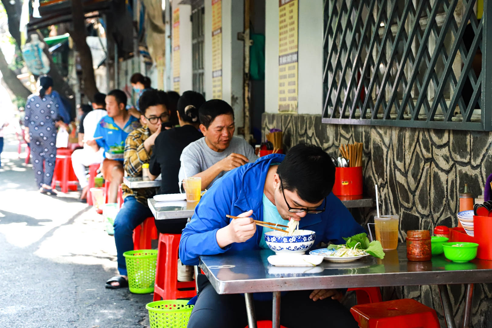 Bán món thịt vét 'từng cho không khách', chủ quán bún bò ở TP.HCM bội thu