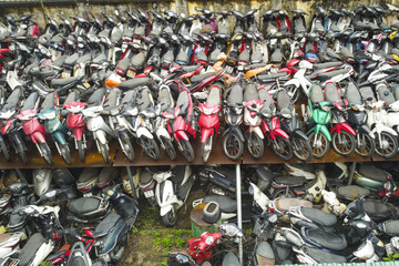 Hàng nghìn xe máy vi phạm 'dãi nắng dầm mưa' không có ai đến nhận