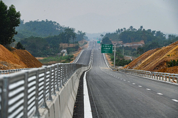 Người đàn ông căng dây chặn đường cao tốc Tuyên Quang - Phú Thọ