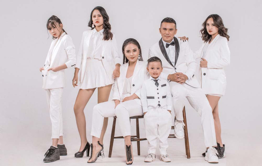 tudua chinh thuc tro thanh ong bo 5 con khoe ten con gai vua sinh ngam vo va 3 con gai xinh dep cua tu dua 7 1635216404 664 width1000height637.jpg