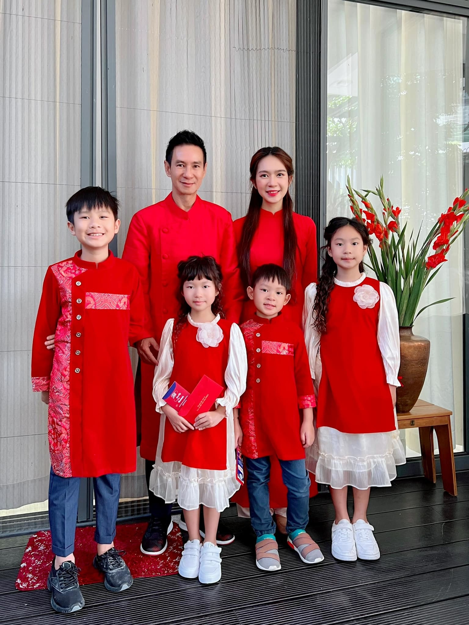 vo ly hai 4 con van don tim canh may rau 3.jpg