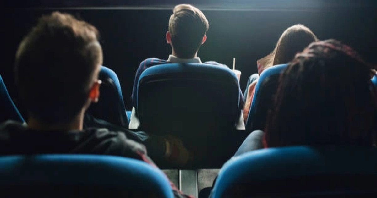 Chàng trai mới quen rủ đi xem phim, tôi đặt dấu hỏi sau hành động trong rạp