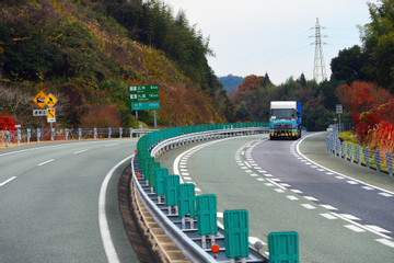 Du khách Việt trầm trồ khi đi trên cao tốc ở Nhật Bản