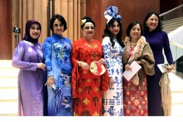 Foreign ambassadors’ wives model at Ao Dai Week 2024