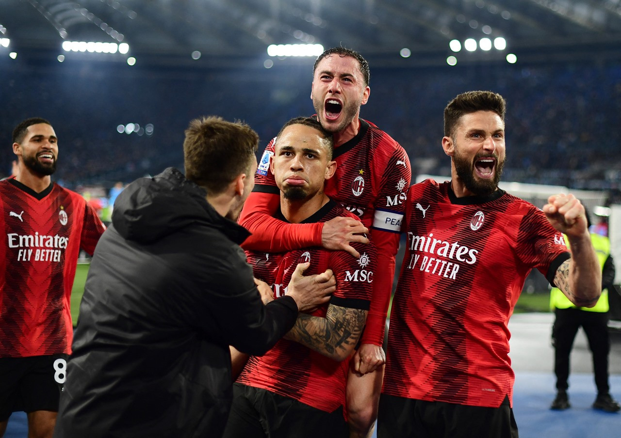 Niềm vui vỡ òa của các cầu thủ Milan