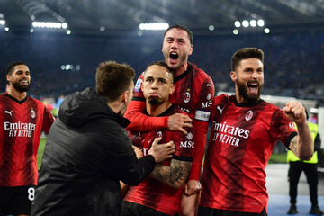 Milan thắng nghẹt thở Lazio sau 'cơn mưa thẻ đỏ'