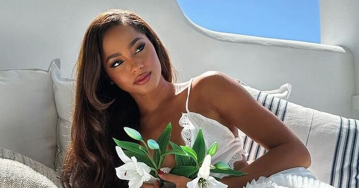 Dù chiều cao khiêm tốn 1,63m, đại diện Trinidad và Tobago Ache Abrahams vẫn là ứng viên hàng đầu tại Miss World (Hoa hậu Thế giới) 2023 nhờ vẻ đẹp sắc sảo và tích cách năng động, hoạt ngôn.