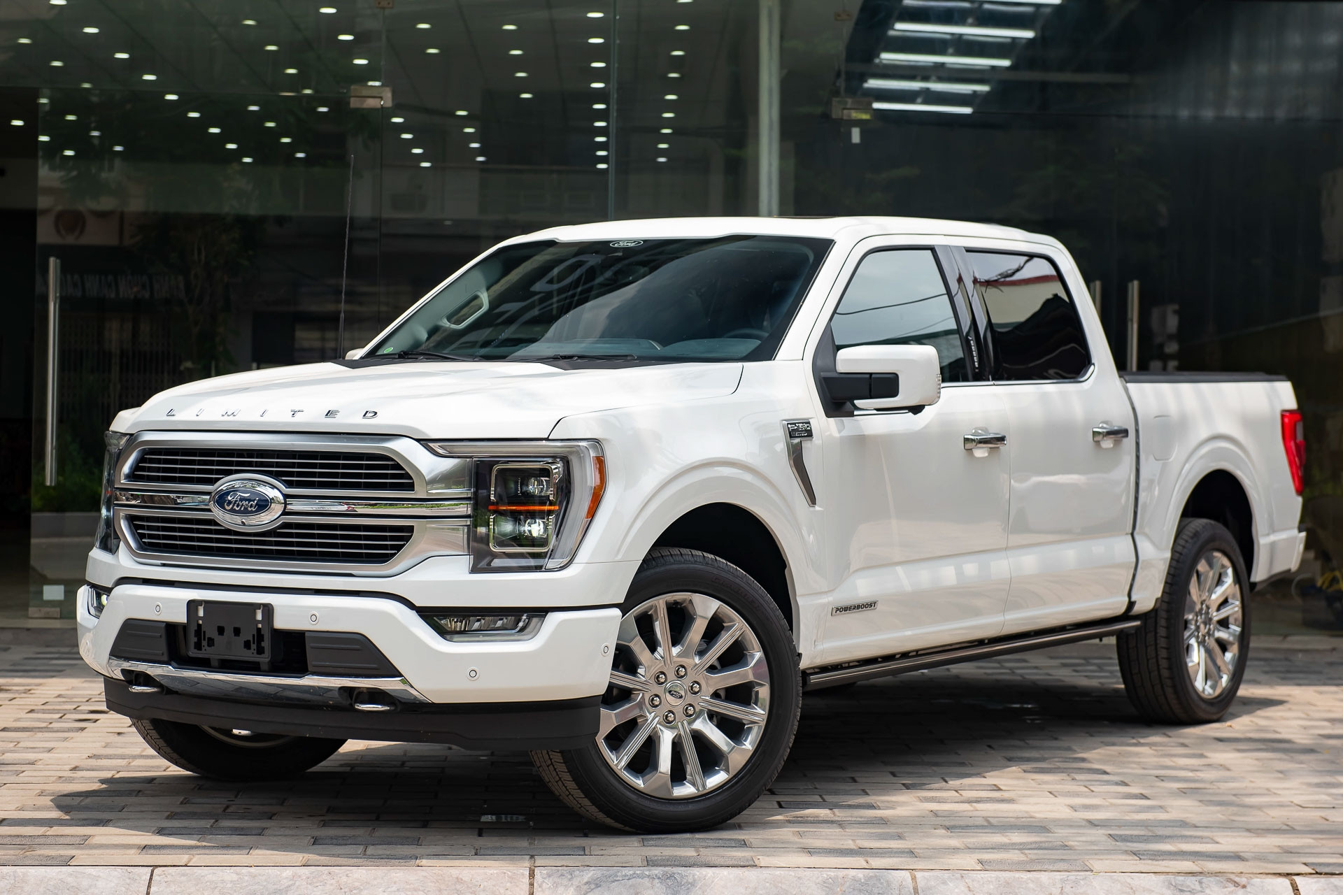 Siêu bán tải Ford F-150 Limited về Việt Nam giá 6 tỷ đồng, gấp 3 ở Mỹ