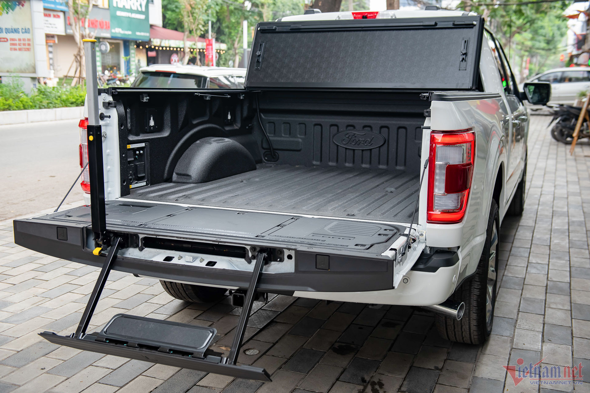 W-ford-f150-limited-7-1.jpg