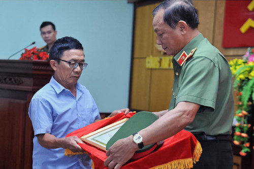 Lễ tiếp nhận hiện vật liệt sĩ hy sinh trong vụ khủng bố ở Đắk Lắk