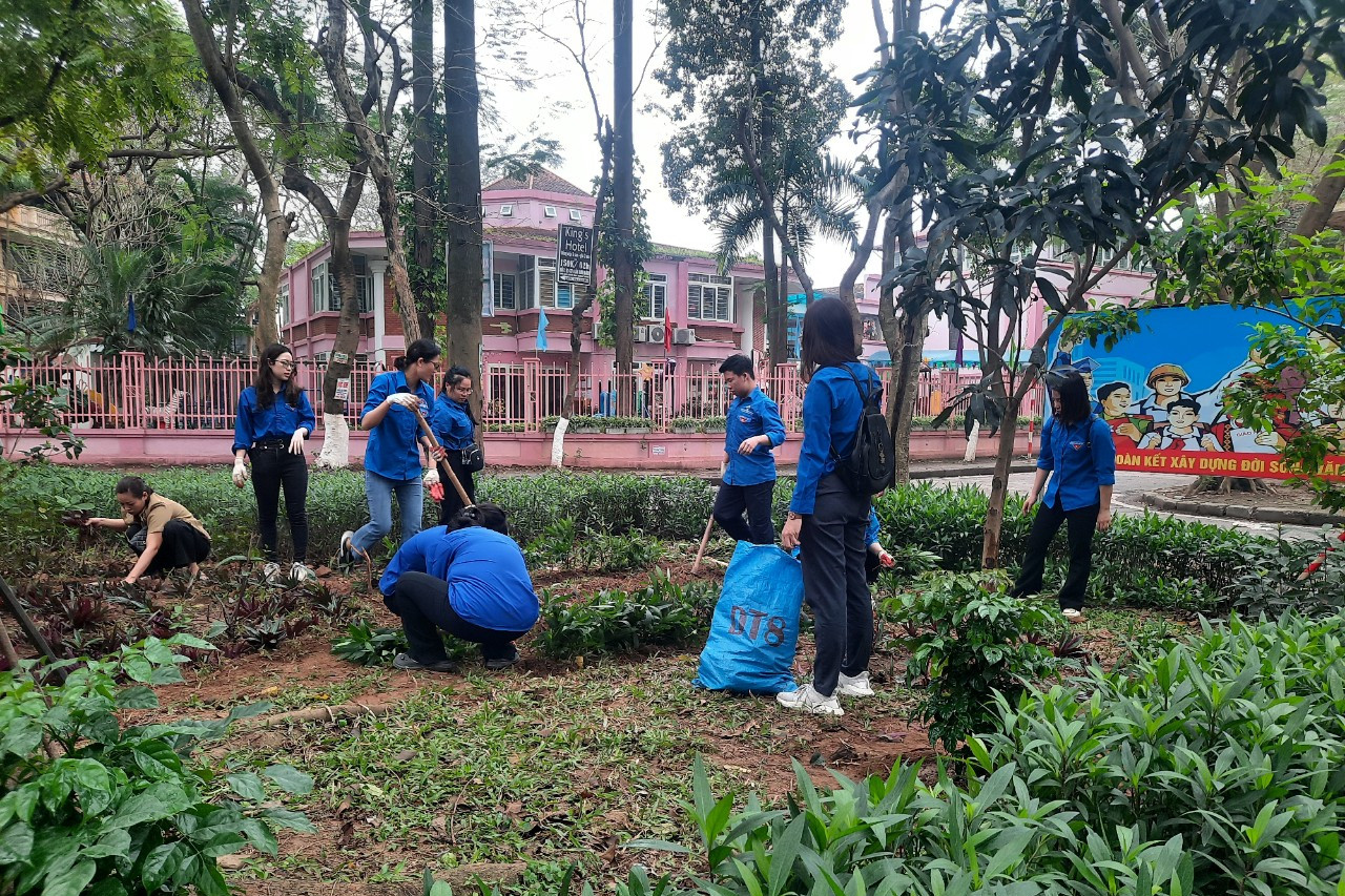 Nhặt rác, bảo vệ môi trường: Tình nguyện hôm nay, tương lai ngày mai