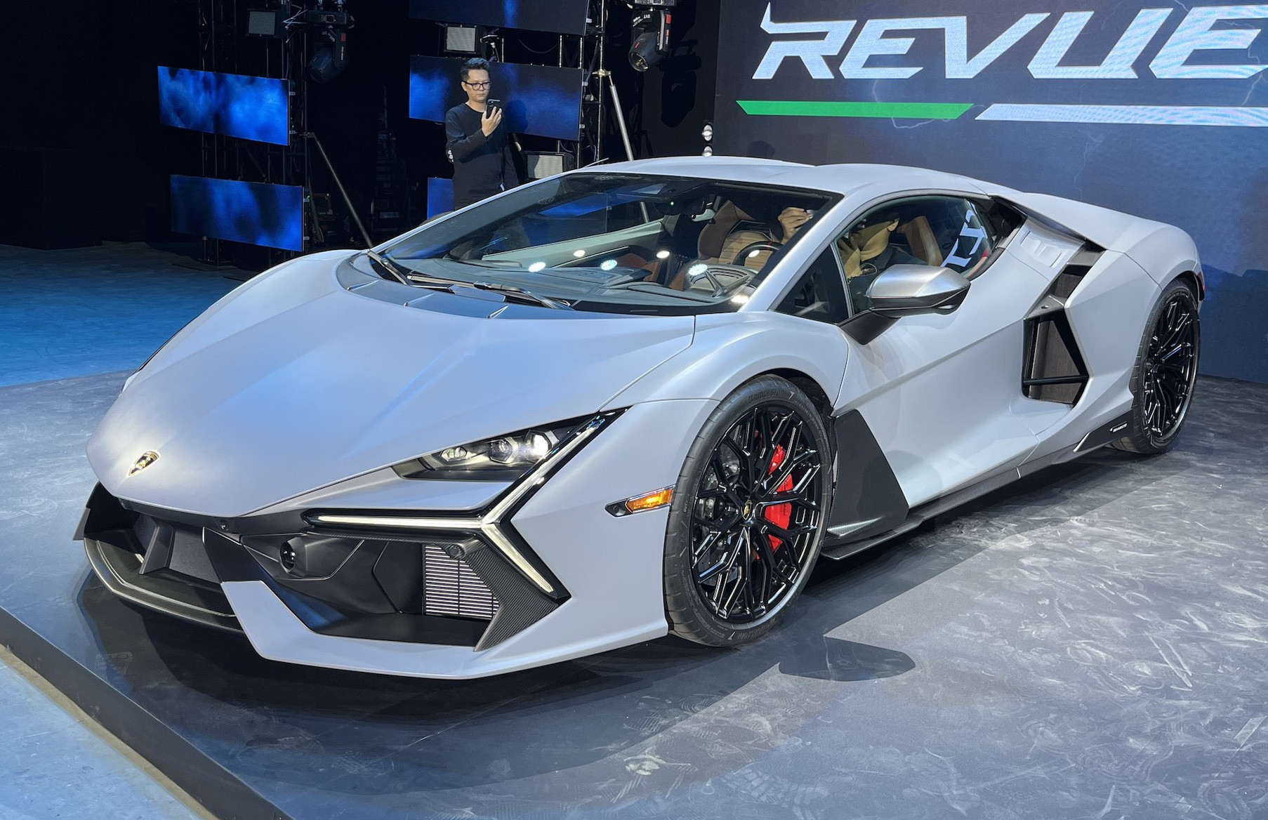 Siêu xe hybrid Lamborghini Revuelto về Việt Nam giá 43,9 tỷ, đắt hơn ở Thái Lan