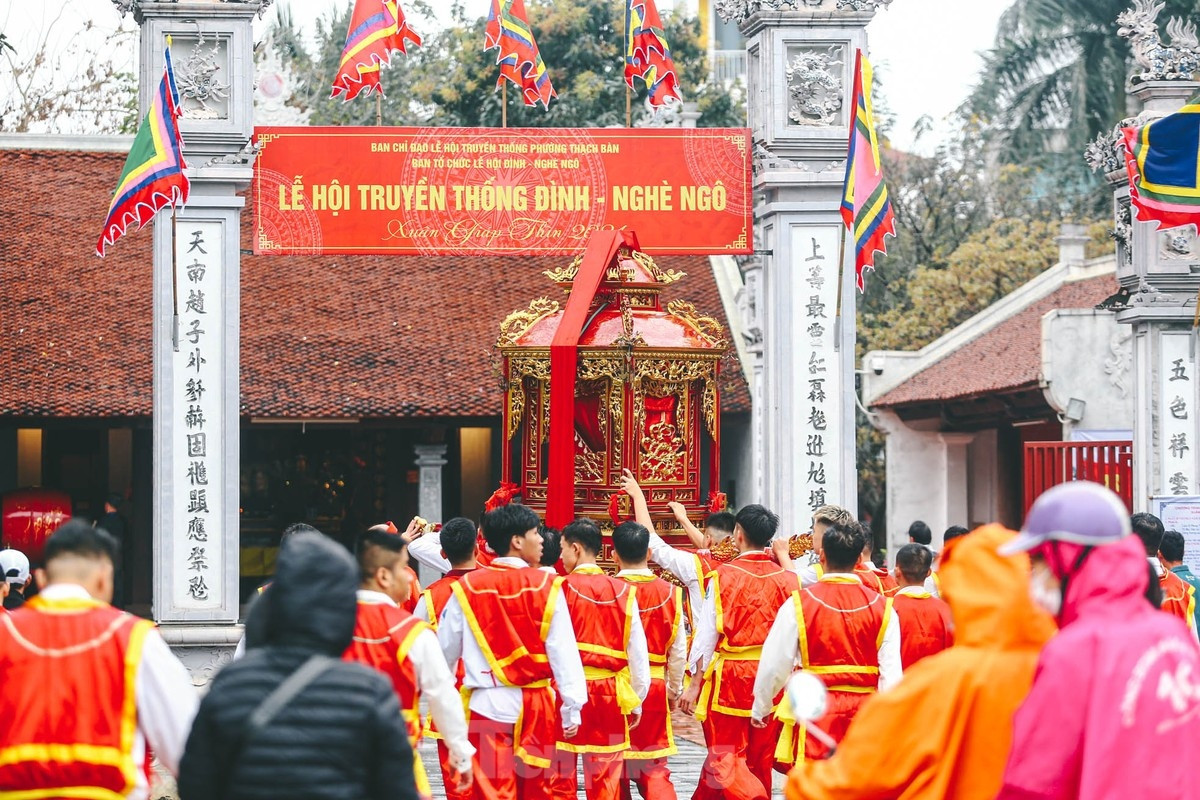 thousands line hanoi streets for palanquin procession picture 1