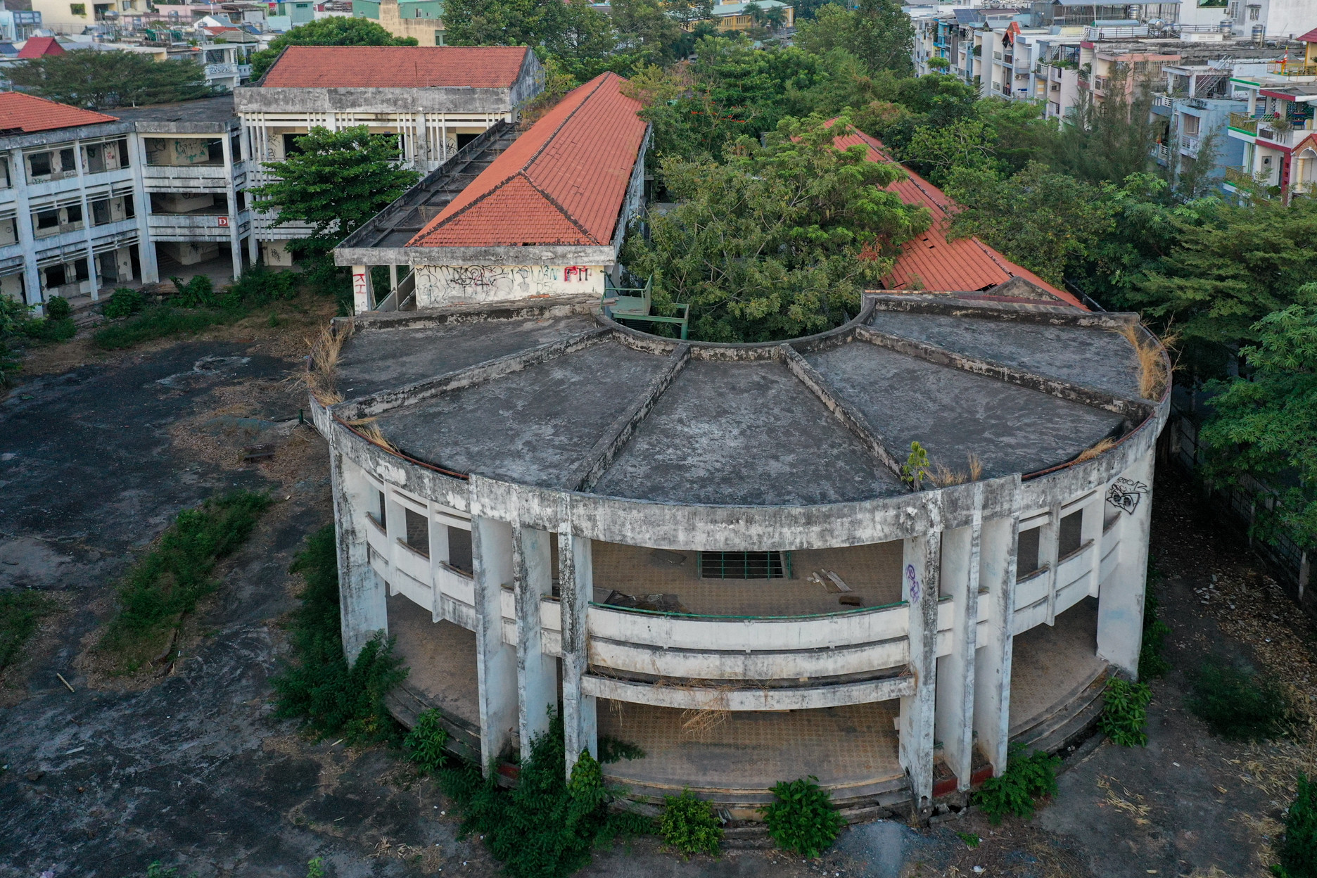 Cảnh tượng khó tin bên trong trường học được đầu tư xây 20 tỷ đồng