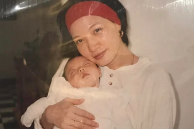 NSND Lê Khanh hé lộ loạt ảnh hiếm với con gái và tâm sự cảm xúc lần đầu làm mẹ