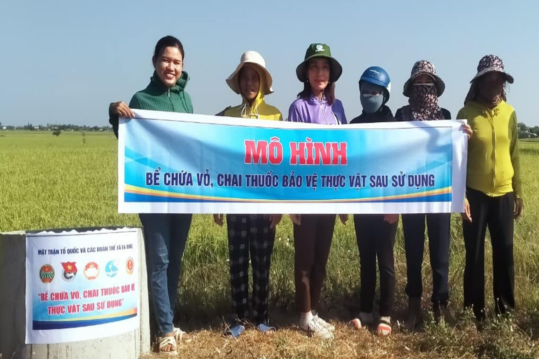 Vận động nông dân thu gom vỏ, túi thuốc trừ sâu