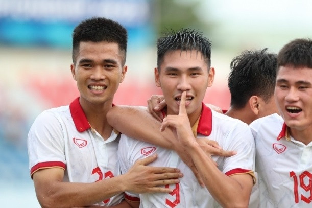 Vietnam trounces Tajikistan in friendly match ahead of Asian Cup finals