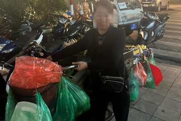 Xác minh vụ khách tố người bán hàng rong ở bờ hồ Hoàn Kiếm 'ăn vạ' đòi tiền