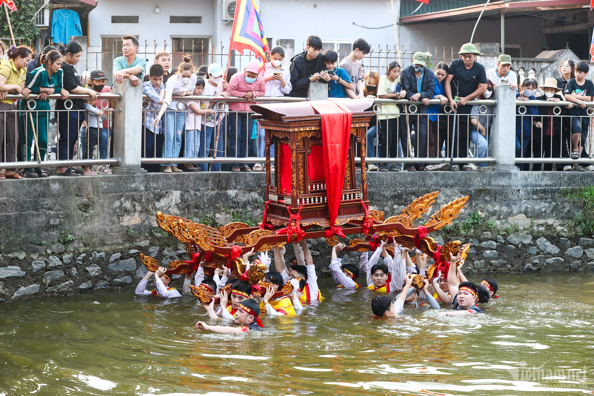 10 hoi lang van con 3544 2.jpg