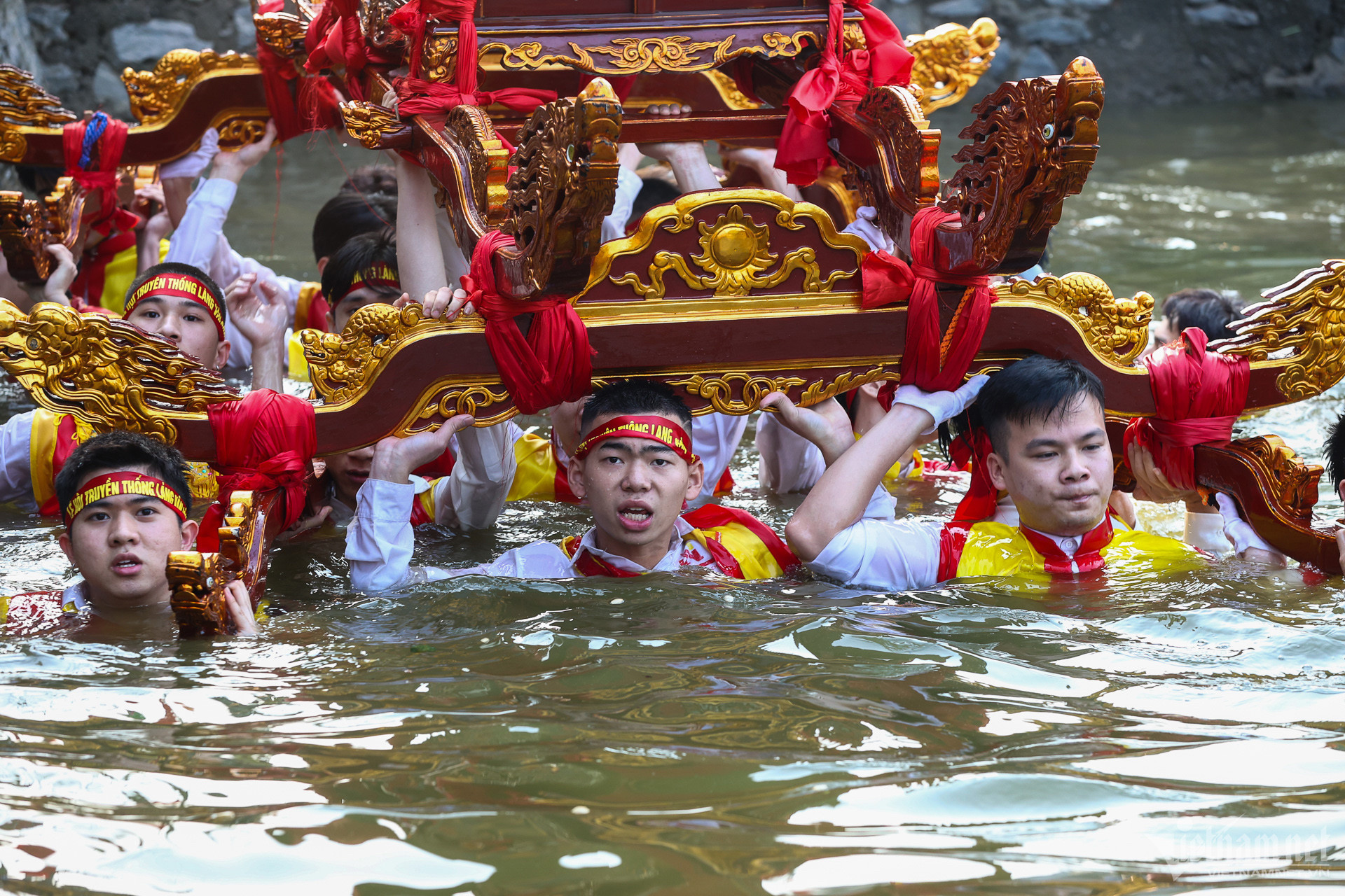 12 hoi lang van con 3587 1.jpg