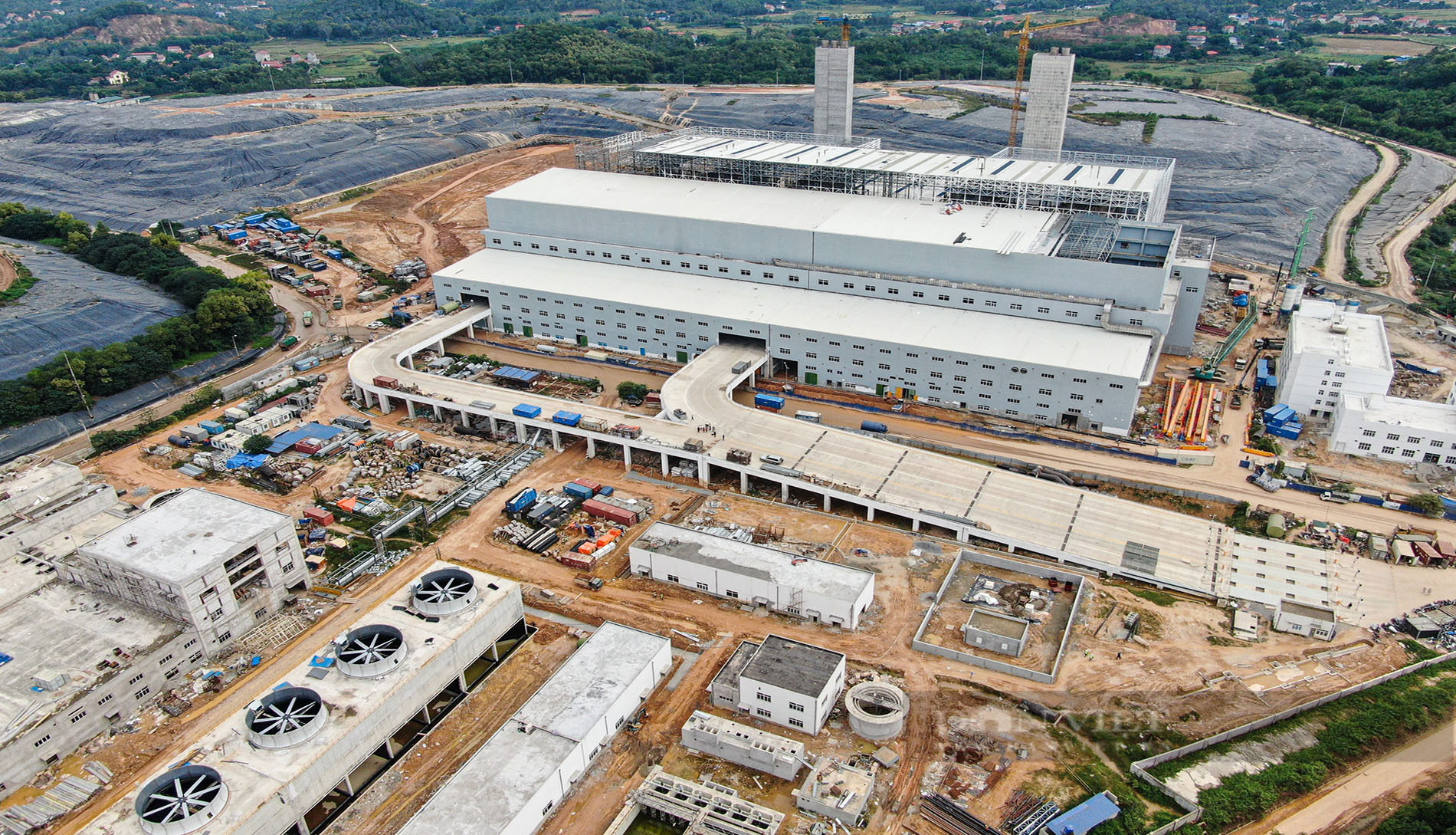 16 nha may dien rac.jpg