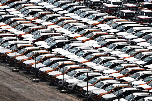 Hàng loạt xe sang VIN 2022 giảm giá sốc hàng trăm triệu, có nên mua?