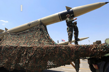 Tên lửa của Houthi xuyên thủng hệ thống phòng thủ Israel