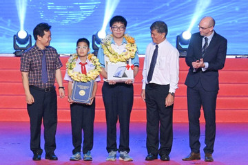 Vietnamese student gets top score for math at international competition