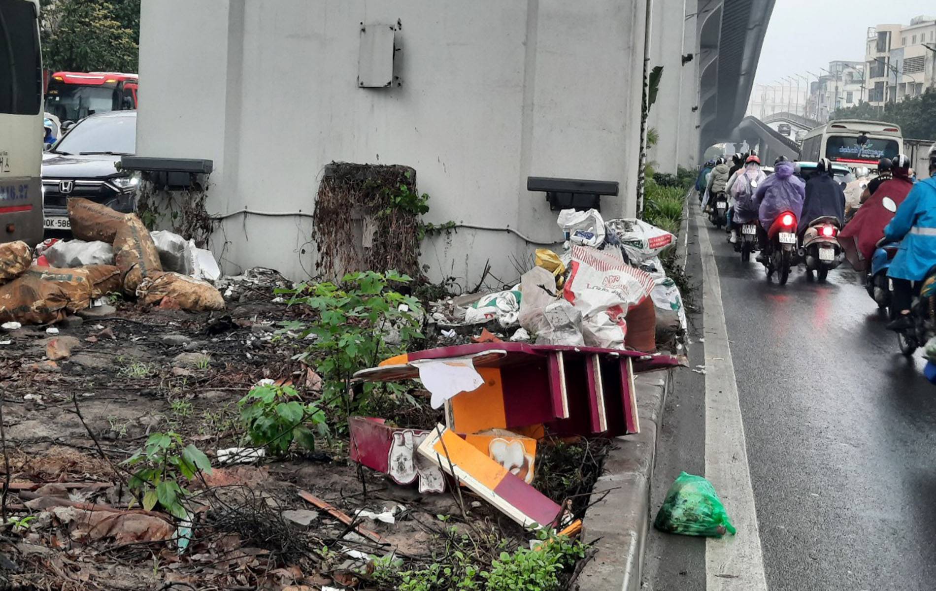 28 ha noi chua co bai thai ran.jpg