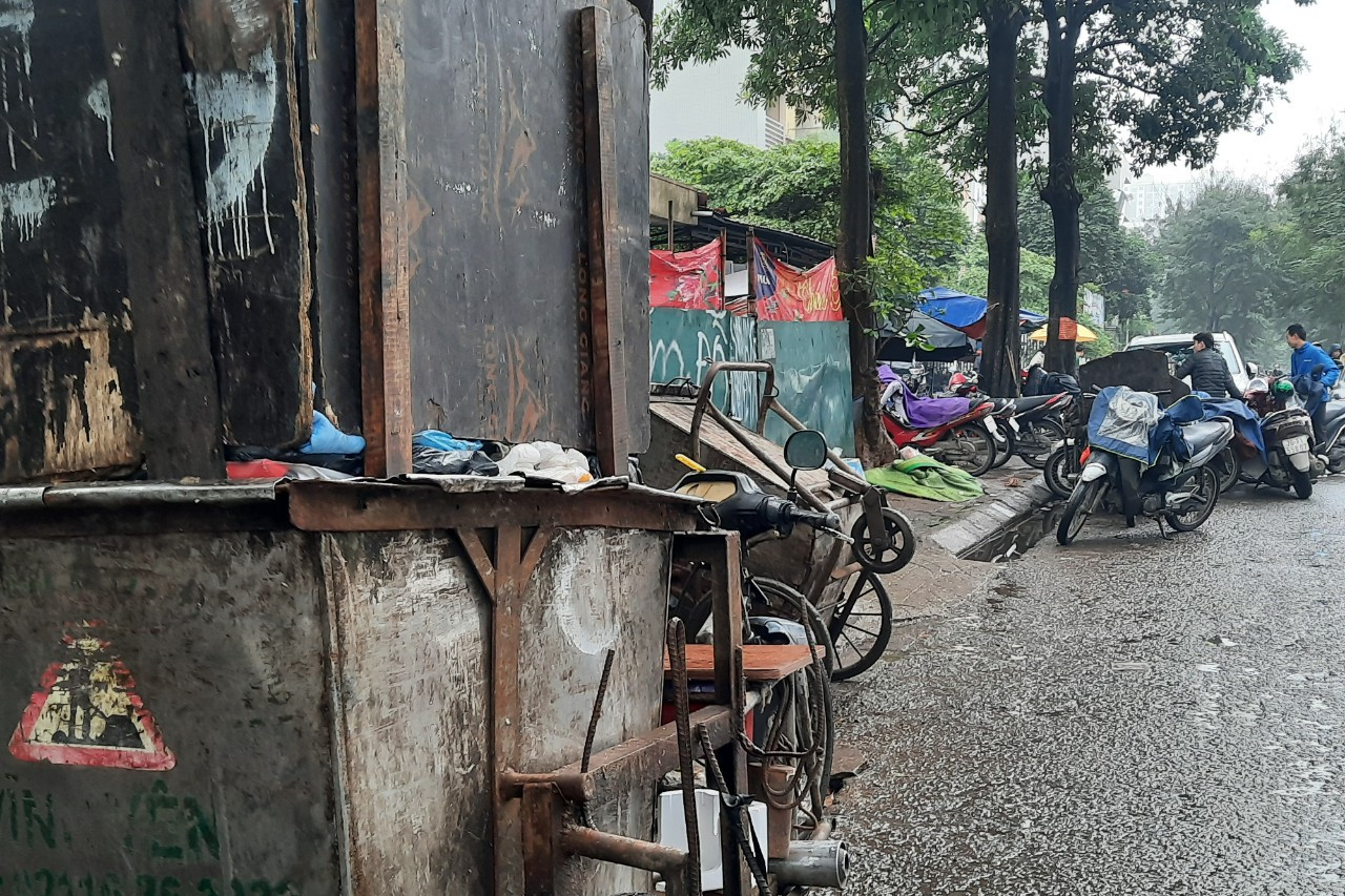 Ăn uống bên… bãi rác