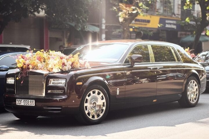 Rolls-Royce Phantom Hoà Bình Vinh Quang của bầu Hiển. (Ảnh: Xehay)