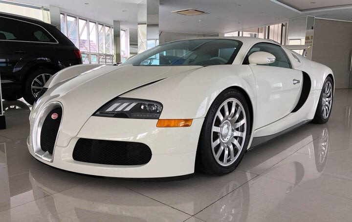 Chiếc Bugatti Veyron vẫn độc nhất Việt Nam dù đã về nước hơn 12 năm. (Ảnh: Vietnamnet)