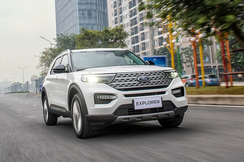 Có 2 tỷ đồng, ngoài Ford Explorer 2022 còn mua được những xe nào?