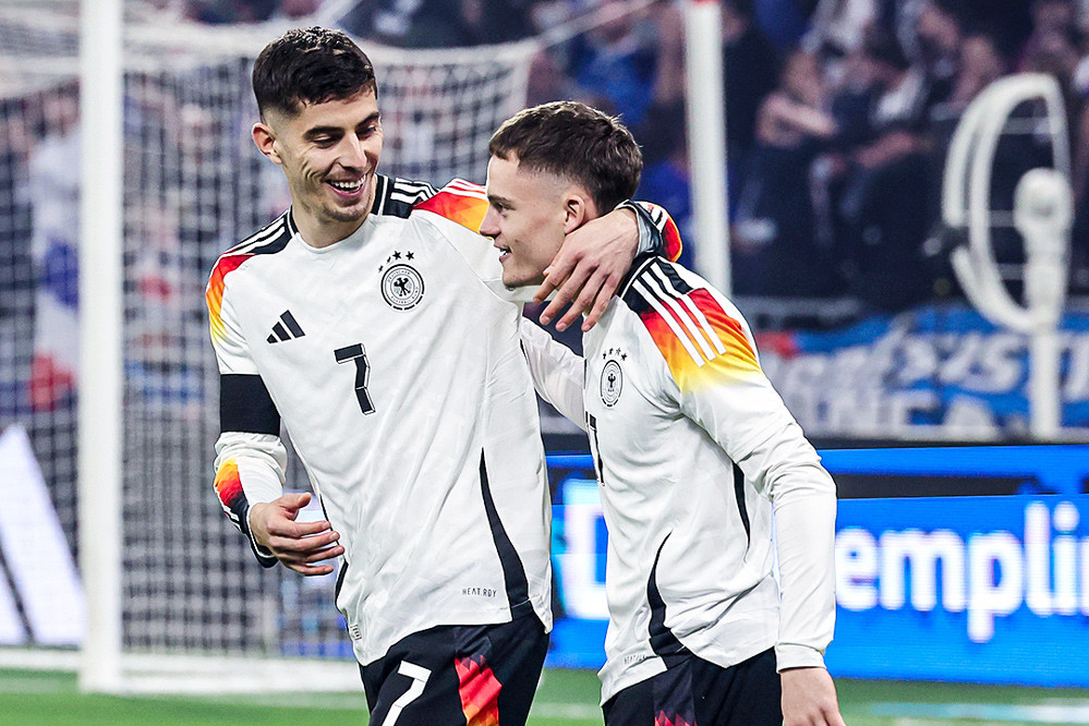 Đức xuất sắc đánh bại tuyển Pháp trên sân khách