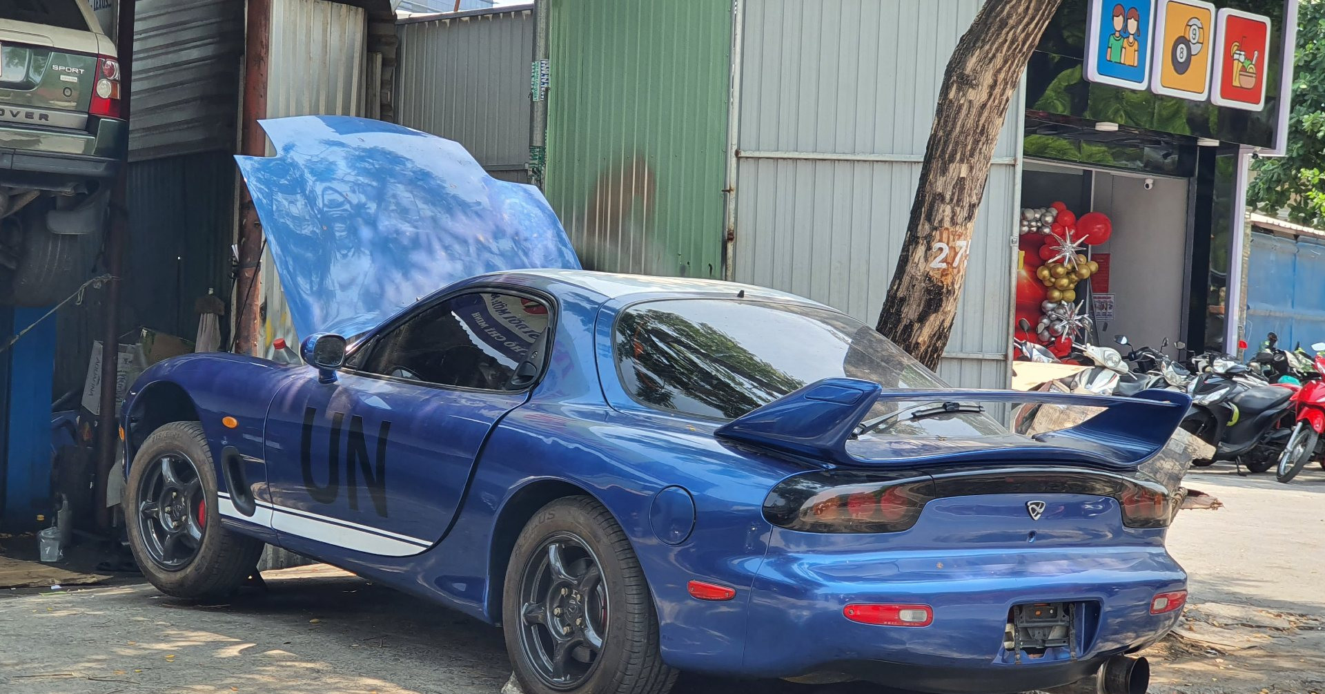 Ông Đặng Lê Nguyên Vũ mua xe thể thao Mazda RX-7 hơn 30 năm tuổi