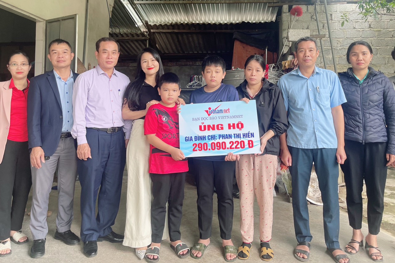 Trao 290 triệu đồng tới gia đình chị Phan Thị Hiền ở Hà Tĩnh