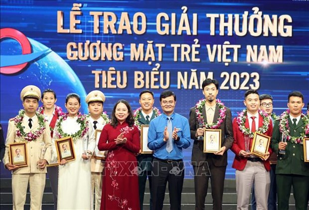 Young people with outstanding achievements honoured hinh anh 1