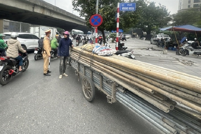 Hanoi traffic police clamps down on overloaded, makeshift transport vehicles