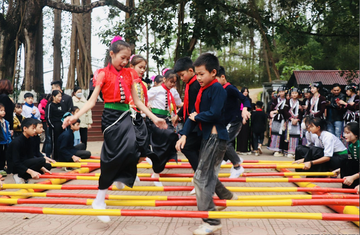Preserving and promoting traditional cultures of ethnic groups in schools