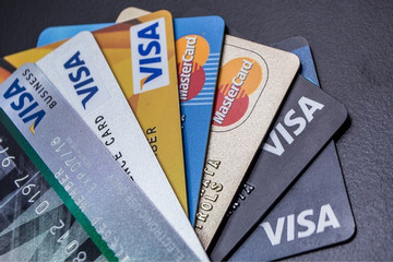 Ngân hàng phải báo cho khách nếu thẻ không giao dịch, nợ quá hạn kéo dài