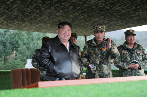 Ông Kim Jong Un thị sát đơn vị xe tăng Triều Tiên, lệnh sẵn sàng chiến đấu